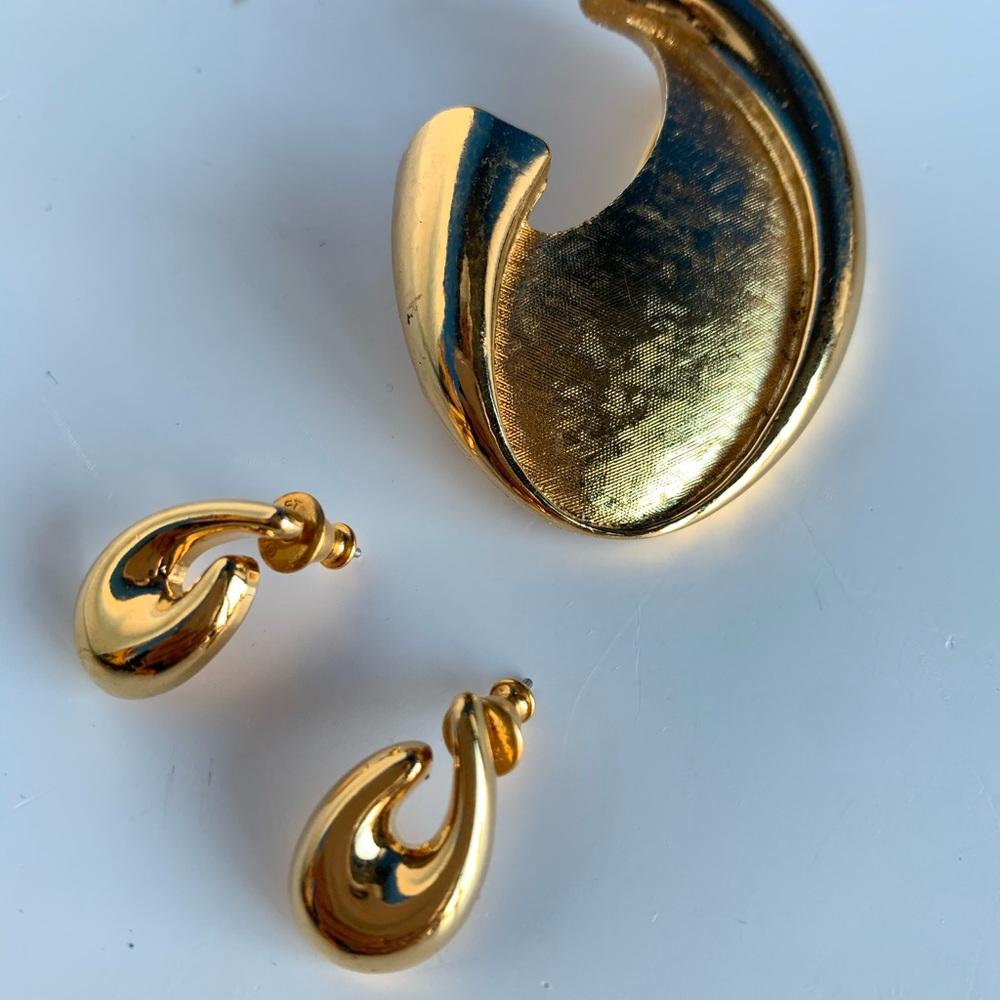 Monet Earring Brooch Set Gold Toned Swish Vintage